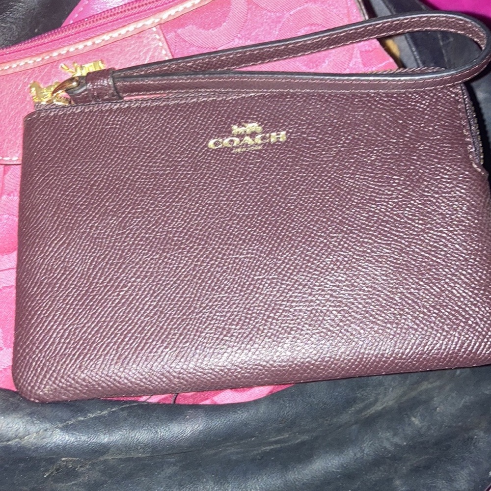 🩸PACKED-Trading Bre🩸🆕 Coach wristlet huge price drop - Picture 2 of 6